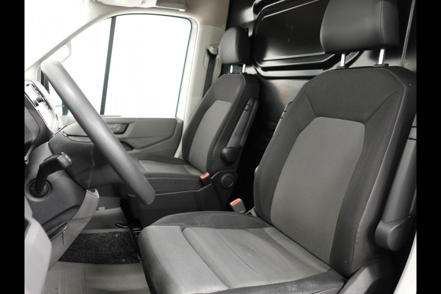 Volkswagen Crafter 177pk Automaat L3H3 / L2H2 Airco Cruise control Navigatie Camera Apple Carplay Sidebars