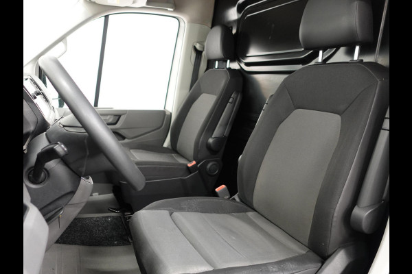 Volkswagen Crafter 177pk Automaat L3H3 / L2H2 Airco Cruise control Navigatie Camera Apple Carplay Sidebars