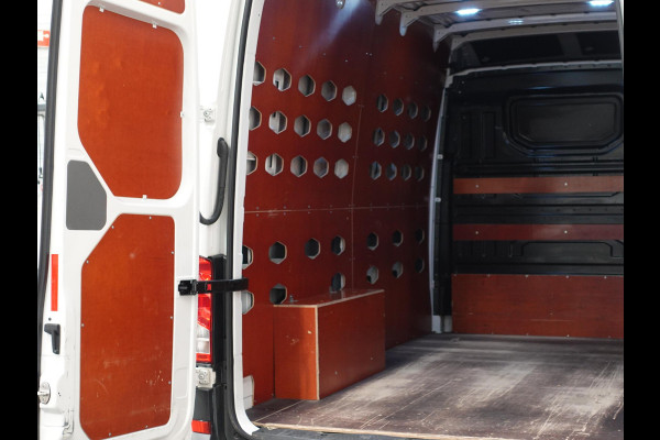 Volkswagen Crafter 177pk Automaat L3H3 / L2H2 Airco Cruise control Navigatie Camera Apple Carplay Sidebars