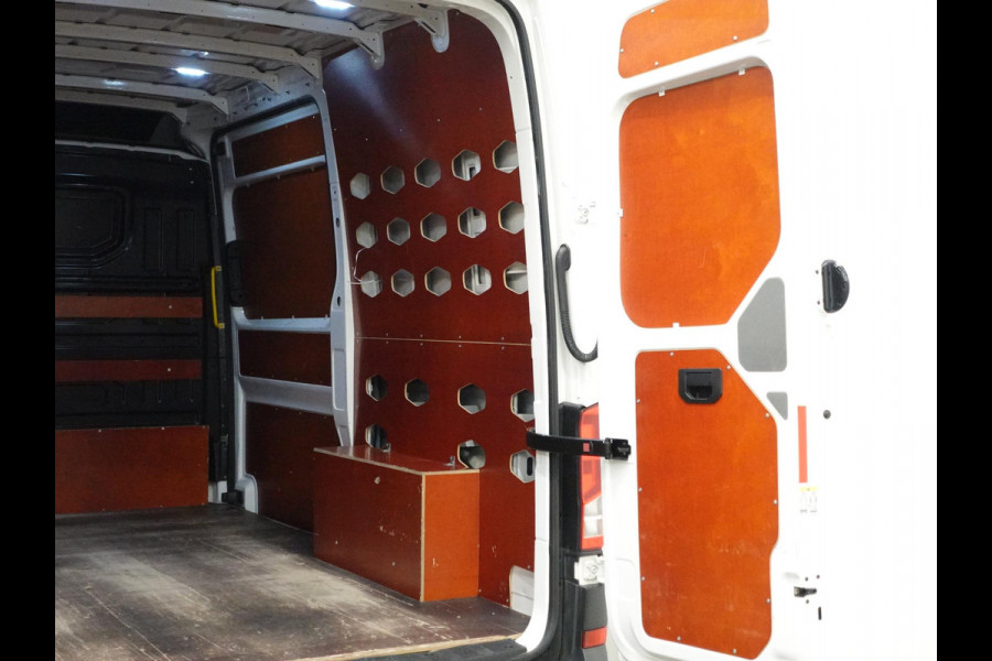 Volkswagen Crafter 177pk Automaat L3H3 / L2H2 Airco Cruise control Navigatie Camera Apple Carplay Sidebars
