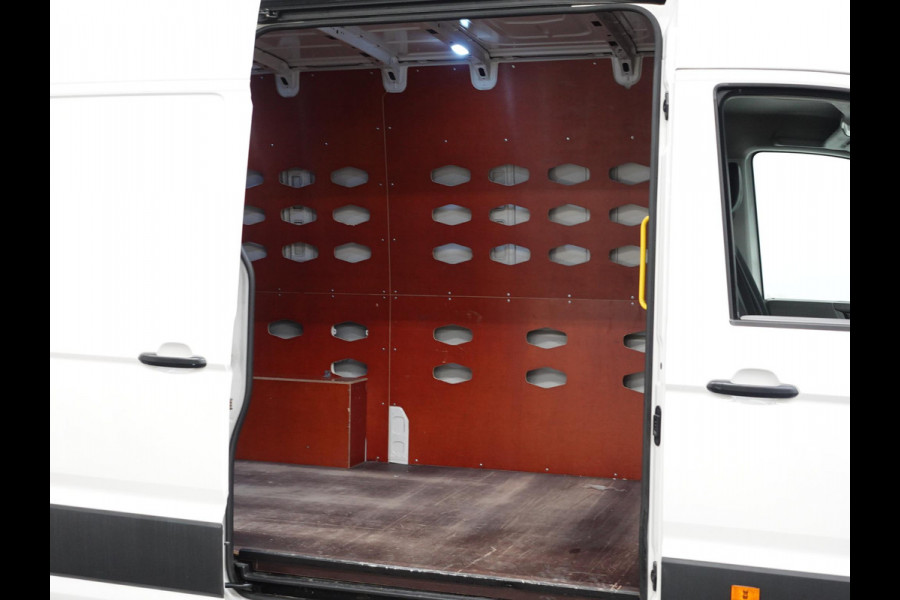Volkswagen Crafter 177pk Automaat L3H3 / L2H2 Airco Cruise control Navigatie Camera Apple Carplay Sidebars