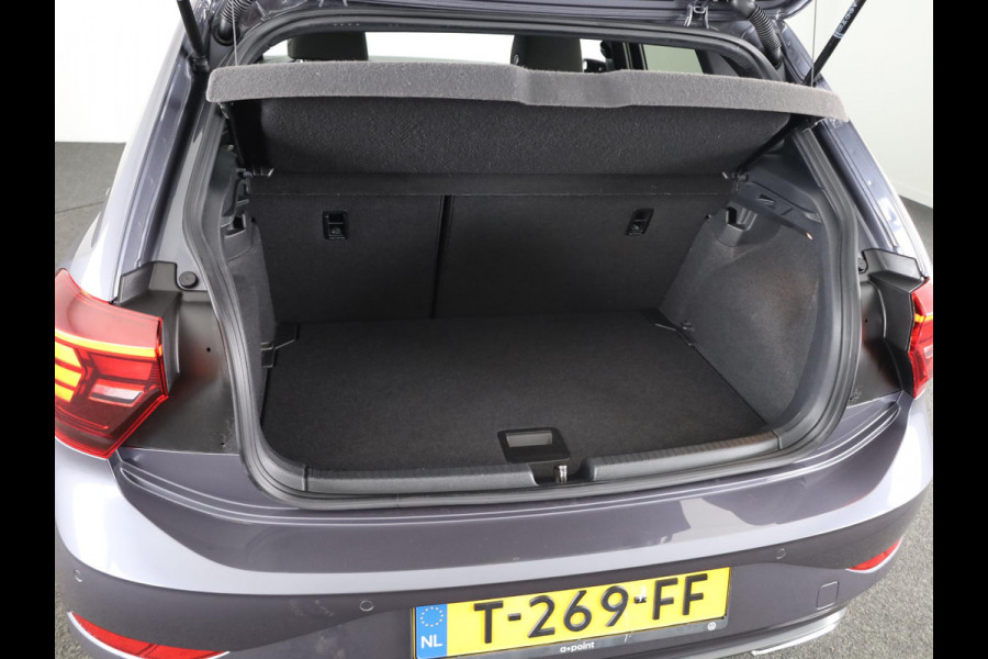 Volkswagen Polo 1.0 TSI R-Line 95 PK | Camera | Navigatie | Parkeersensoren | 17 Inch