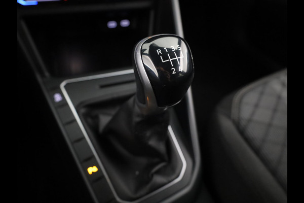 Volkswagen Polo 1.0 TSI R-Line 95 PK | Camera | Navigatie | Parkeersensoren | 17 Inch