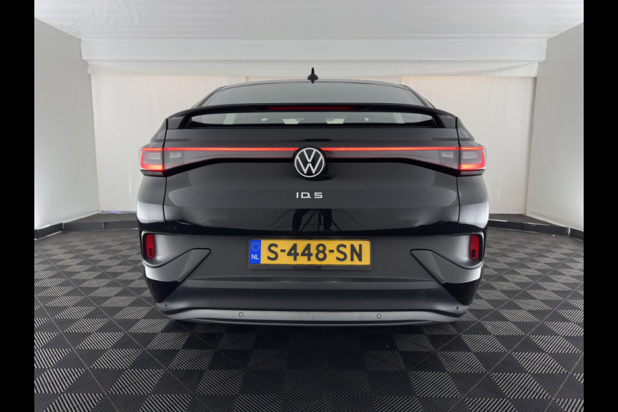 Volkswagen ID.5 Pro Business 77 kWh [3-Fase-11kW] {SoH-93%} (INCL.BTW) *HEAD-UP | LEATHER-FABRIC | FULL-LED | ADAPTIE-CRUISE |  DIGI-COCKPIT | HEATED-COMFORTSEATS | KEYLESS | DAB+ | AMBIENT-LIGHT | NAVI-FULLMAP | CAMERA | TOWBAR | 19''ALU*