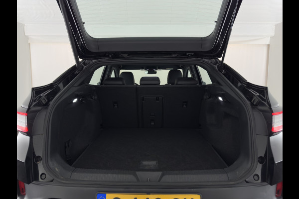 Volkswagen ID.5 Pro Business 77 kWh [3-Fase-11kW] {SoH-93%} (INCL.BTW) *HEAD-UP | LEATHER-FABRIC | FULL-LED | ADAPTIE-CRUISE |  DIGI-COCKPIT | HEATED-COMFORTSEATS | KEYLESS | DAB+ | AMBIENT-LIGHT | NAVI-FULLMAP | CAMERA | TOWBAR | 19''ALU*