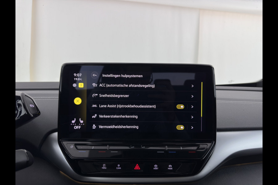 Volkswagen ID.5 Pro Business 77 kWh [3-Fase-11kW] {SoH-93%} (INCL.BTW) *HEAD-UP | LEATHER-FABRIC | FULL-LED | ADAPTIE-CRUISE |  DIGI-COCKPIT | HEATED-COMFORTSEATS | KEYLESS | DAB+ | AMBIENT-LIGHT | NAVI-FULLMAP | CAMERA | TOWBAR | 19''ALU*