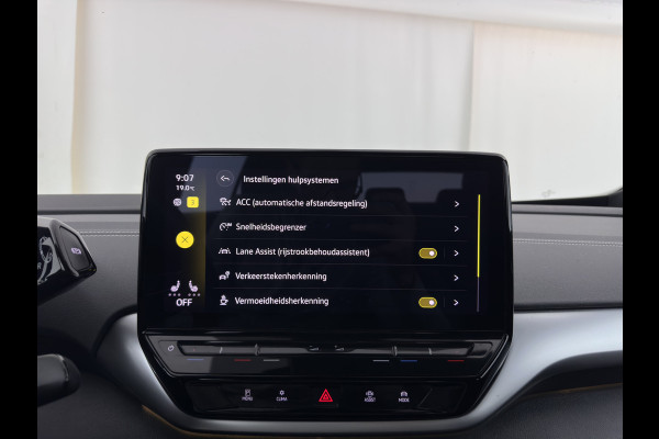 Volkswagen ID.5 Pro Business 77 kWh [3-Fase-11kW] {SoH-93%} (INCL.BTW) *HEAD-UP | LEATHER-FABRIC | FULL-LED | ADAPTIE-CRUISE |  DIGI-COCKPIT | HEATED-COMFORTSEATS | KEYLESS | DAB+ | AMBIENT-LIGHT | NAVI-FULLMAP | CAMERA | TOWBAR | 19''ALU*