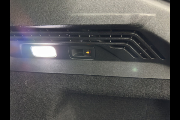 Volkswagen ID.5 Pro Business 77 kWh [3-Fase-11kW] {SoH-93%} (INCL.BTW) *HEAD-UP | LEATHER-FABRIC | FULL-LED | ADAPTIE-CRUISE |  DIGI-COCKPIT | HEATED-COMFORTSEATS | KEYLESS | DAB+ | AMBIENT-LIGHT | NAVI-FULLMAP | CAMERA | TOWBAR | 19''ALU*