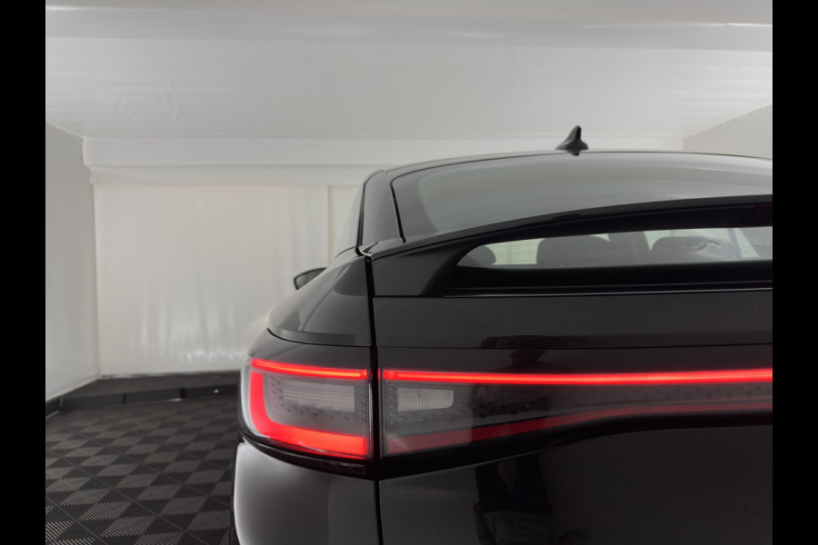 Volkswagen ID.5 Pro Business 77 kWh [3-Fase-11kW] {SoH-93%} (INCL.BTW) *HEAD-UP | LEATHER-FABRIC | FULL-LED | ADAPTIE-CRUISE |  DIGI-COCKPIT | HEATED-COMFORTSEATS | KEYLESS | DAB+ | AMBIENT-LIGHT | NAVI-FULLMAP | CAMERA | TOWBAR | 19''ALU*