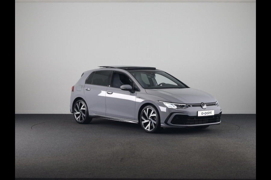 Volkswagen Golf 1.5 TSI R-Line 130 PK | Panoramadak | Camera | 18 Inch | Navigatie