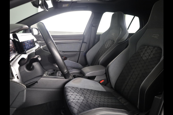 Volkswagen Golf 1.5 TSI R-Line 130 PK | Panoramadak | Camera | 18 Inch | Navigatie