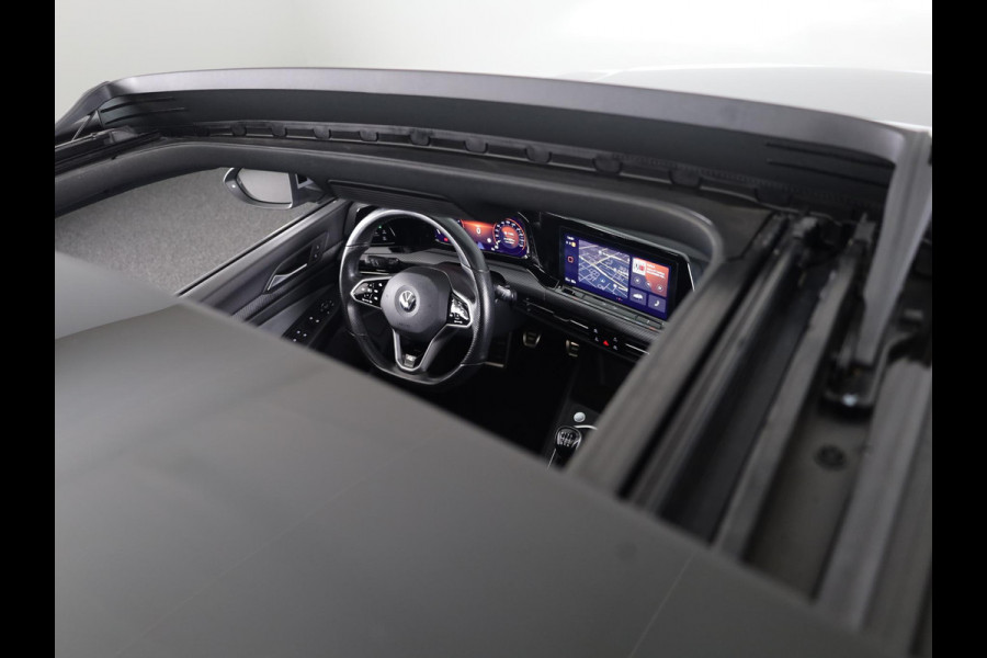 Volkswagen Golf 1.5 TSI R-Line 130 PK | Panoramadak | Camera | 18 Inch | Navigatie