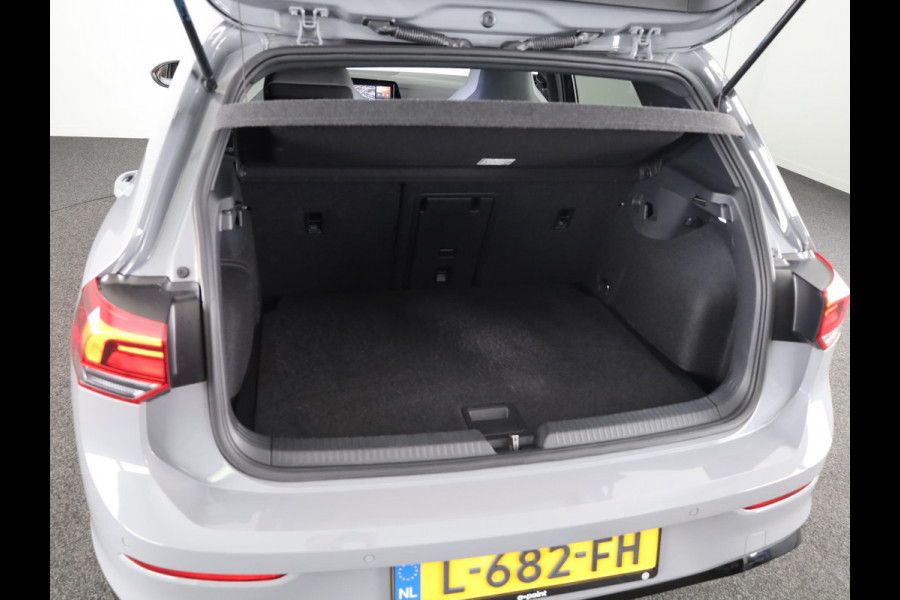 Volkswagen Golf 1.5 TSI R-Line 130 PK | Panoramadak | Camera | 18 Inch | Navigatie