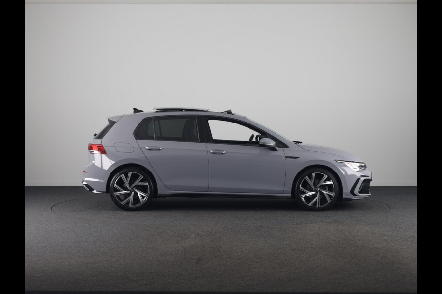 Volkswagen Golf 1.5 TSI R-Line 130 PK | Panoramadak | Camera | 18 Inch | Navigatie