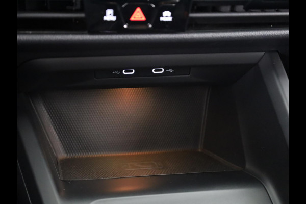 Volkswagen Golf 1.5 TSI R-Line 130 PK | Panoramadak | Camera | 18 Inch | Navigatie