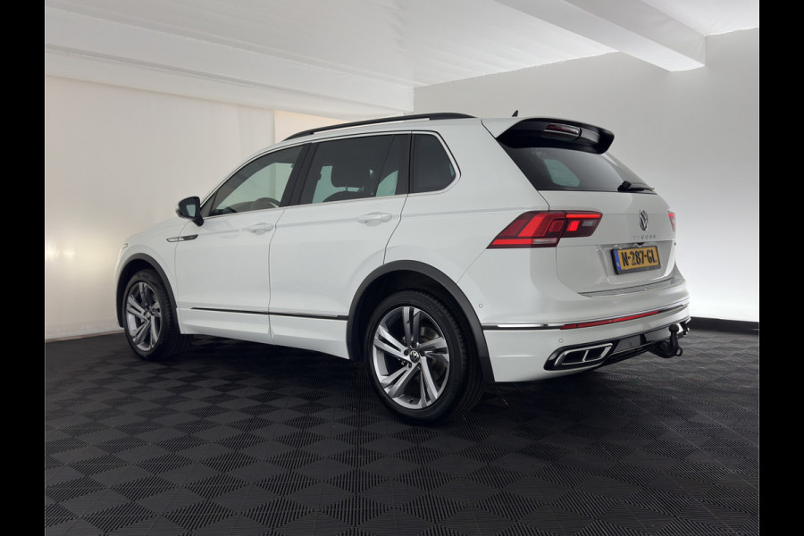 Volkswagen Tiguan 2.0 TDI 4Motion (INCL.BTW) Aut. *LEATHER-FABRIC | FLL-LED | DIGI-COCKPIT | ADAPTIVE-CRUISE | CAMERA | NAVI-FULLMAP | HEATED-SPORTSEATS | BLIND-SPOT | PRIVACY-GLASS | TOWBAR | 19''ALU*