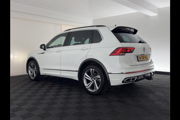 Volkswagen Tiguan 2.0 TDI 4Motion (INCL.BTW) Aut. *LEATHER-FABRIC | FLL-LED | DIGI-COCKPIT | ADAPTIVE-CRUISE | CAMERA | NAVI-FULLMAP | HEATED-SPORTSEATS | BLIND-SPOT | PRIVACY-GLASS | TOWBAR | 19''ALU*