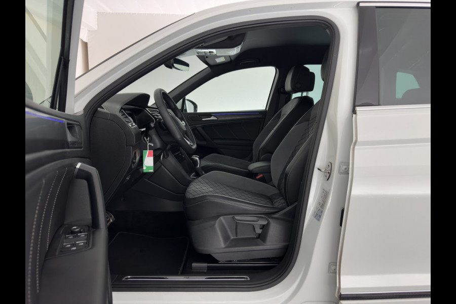 Volkswagen Tiguan 2.0 TDI 4Motion (INCL.BTW) Aut. *LEATHER-FABRIC | FLL-LED | DIGI-COCKPIT | ADAPTIVE-CRUISE | CAMERA | NAVI-FULLMAP | HEATED-SPORTSEATS | BLIND-SPOT | PRIVACY-GLASS | TOWBAR | 19''ALU*