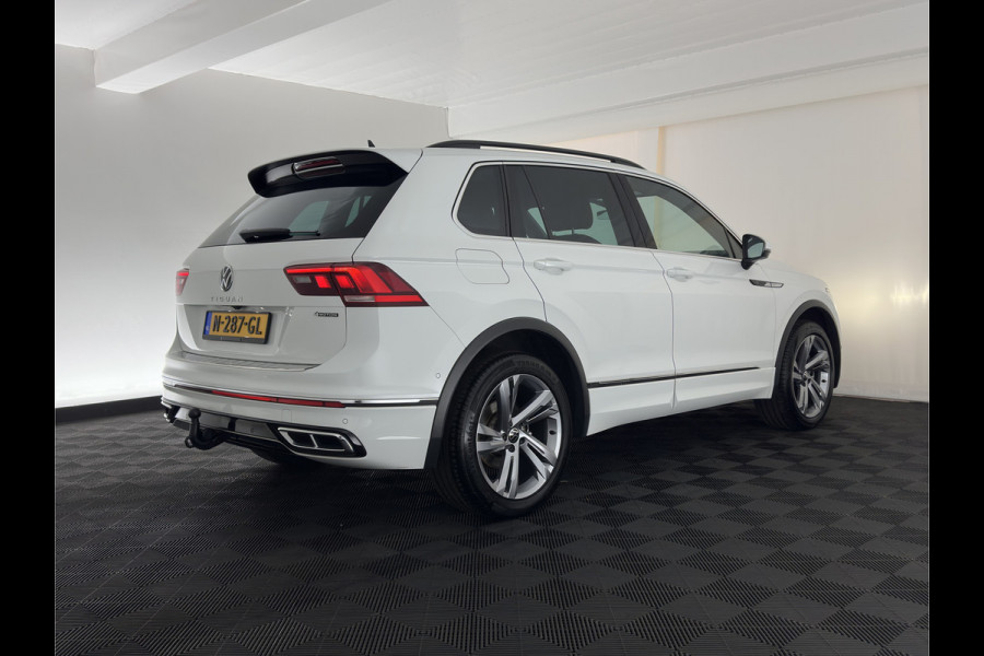 Volkswagen Tiguan 2.0 TDI 4Motion (INCL.BTW) Aut. *LEATHER-FABRIC | FLL-LED | DIGI-COCKPIT | ADAPTIVE-CRUISE | CAMERA | NAVI-FULLMAP | HEATED-SPORTSEATS | BLIND-SPOT | PRIVACY-GLASS | TOWBAR | 19''ALU*