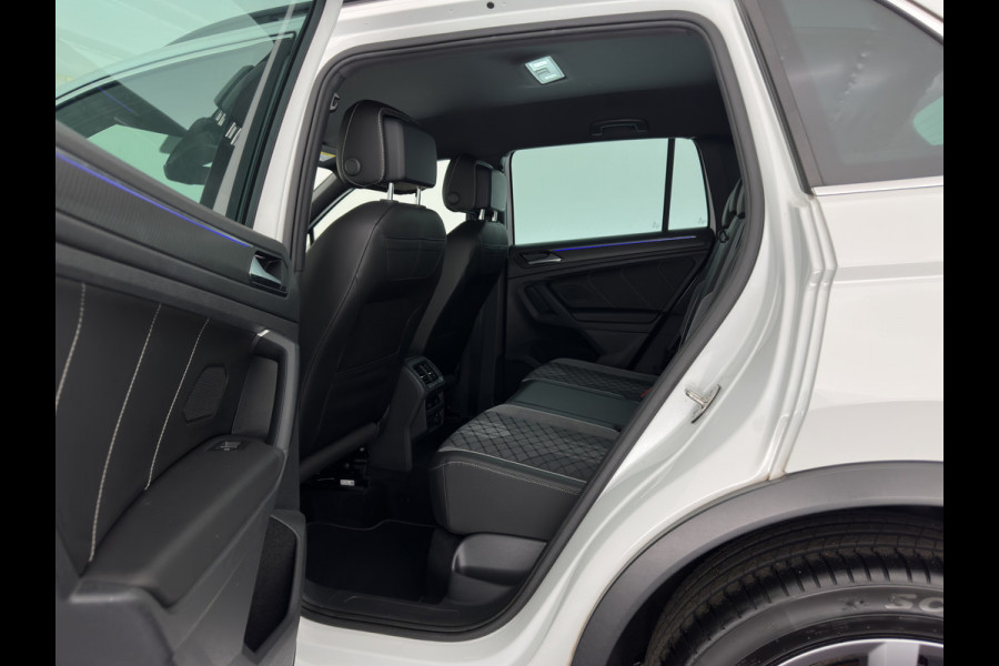 Volkswagen Tiguan 2.0 TDI 4Motion (INCL.BTW) Aut. *LEATHER-FABRIC | FLL-LED | DIGI-COCKPIT | ADAPTIVE-CRUISE | CAMERA | NAVI-FULLMAP | HEATED-SPORTSEATS | BLIND-SPOT | PRIVACY-GLASS | TOWBAR | 19''ALU*
