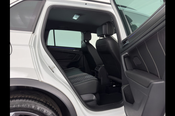 Volkswagen Tiguan 2.0 TDI 4Motion (INCL.BTW) Aut. *LEATHER-FABRIC | FLL-LED | DIGI-COCKPIT | ADAPTIVE-CRUISE | CAMERA | NAVI-FULLMAP | HEATED-SPORTSEATS | BLIND-SPOT | PRIVACY-GLASS | TOWBAR | 19''ALU*