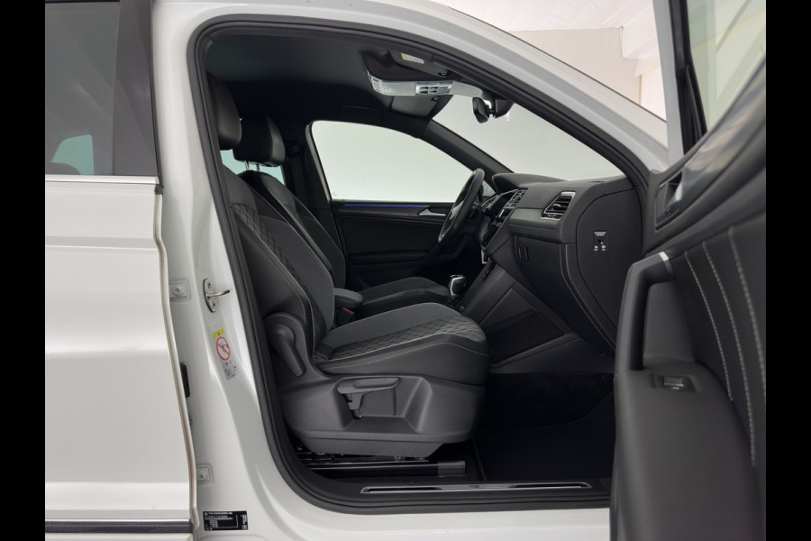 Volkswagen Tiguan 2.0 TDI 4Motion (INCL.BTW) Aut. *LEATHER-FABRIC | FLL-LED | DIGI-COCKPIT | ADAPTIVE-CRUISE | CAMERA | NAVI-FULLMAP | HEATED-SPORTSEATS | BLIND-SPOT | PRIVACY-GLASS | TOWBAR | 19''ALU*