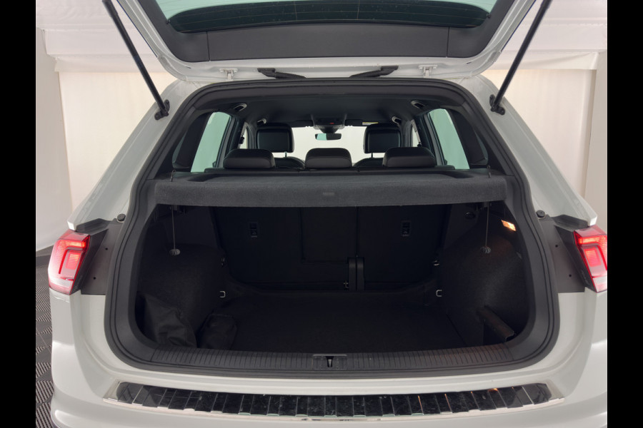 Volkswagen Tiguan 2.0 TDI 4Motion (INCL.BTW) Aut. *LEATHER-FABRIC | FLL-LED | DIGI-COCKPIT | ADAPTIVE-CRUISE | CAMERA | NAVI-FULLMAP | HEATED-SPORTSEATS | BLIND-SPOT | PRIVACY-GLASS | TOWBAR | 19''ALU*