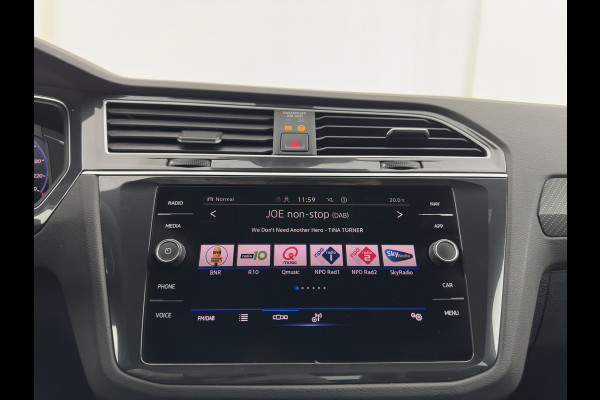 Volkswagen Tiguan 2.0 TDI 4Motion (INCL.BTW) Aut. *LEATHER-FABRIC | FLL-LED | DIGI-COCKPIT | ADAPTIVE-CRUISE | CAMERA | NAVI-FULLMAP | HEATED-SPORTSEATS | BLIND-SPOT | PRIVACY-GLASS | TOWBAR | 19''ALU*