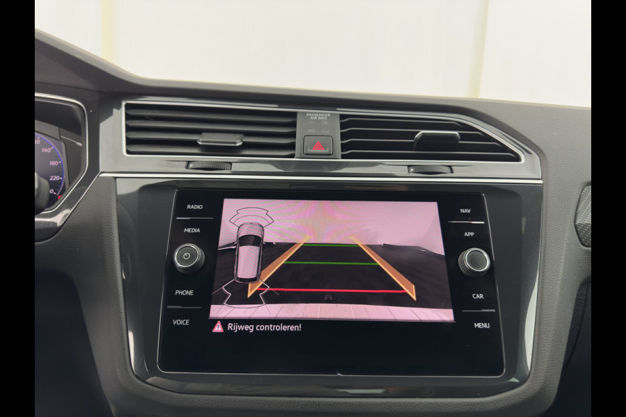 Volkswagen Tiguan 2.0 TDI 4Motion (INCL.BTW) Aut. *LEATHER-FABRIC | FLL-LED | DIGI-COCKPIT | ADAPTIVE-CRUISE | CAMERA | NAVI-FULLMAP | HEATED-SPORTSEATS | BLIND-SPOT | PRIVACY-GLASS | TOWBAR | 19''ALU*