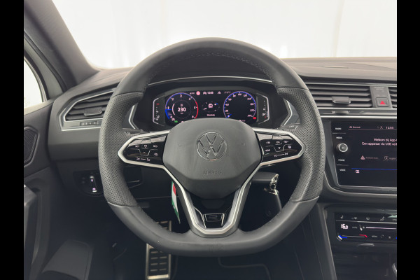 Volkswagen Tiguan 2.0 TDI 4Motion (INCL.BTW) Aut. *LEATHER-FABRIC | FLL-LED | DIGI-COCKPIT | ADAPTIVE-CRUISE | CAMERA | NAVI-FULLMAP | HEATED-SPORTSEATS | BLIND-SPOT | PRIVACY-GLASS | TOWBAR | 19''ALU*
