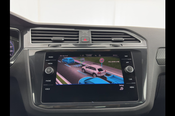 Volkswagen Tiguan 2.0 TDI 4Motion (INCL.BTW) Aut. *LEATHER-FABRIC | FLL-LED | DIGI-COCKPIT | ADAPTIVE-CRUISE | CAMERA | NAVI-FULLMAP | HEATED-SPORTSEATS | BLIND-SPOT | PRIVACY-GLASS | TOWBAR | 19''ALU*