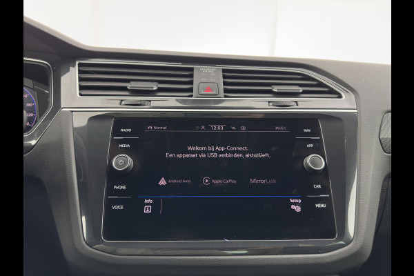 Volkswagen Tiguan 2.0 TDI 4Motion (INCL.BTW) Aut. *LEATHER-FABRIC | FLL-LED | DIGI-COCKPIT | ADAPTIVE-CRUISE | CAMERA | NAVI-FULLMAP | HEATED-SPORTSEATS | BLIND-SPOT | PRIVACY-GLASS | TOWBAR | 19''ALU*