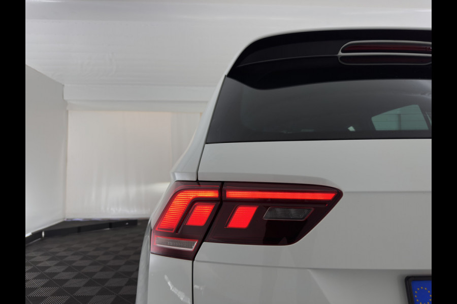 Volkswagen Tiguan 2.0 TDI 4Motion (INCL.BTW) Aut. *LEATHER-FABRIC | FLL-LED | DIGI-COCKPIT | ADAPTIVE-CRUISE | CAMERA | NAVI-FULLMAP | HEATED-SPORTSEATS | BLIND-SPOT | PRIVACY-GLASS | TOWBAR | 19''ALU*