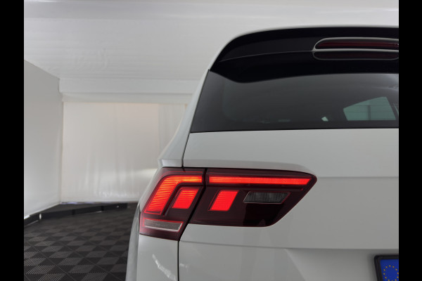 Volkswagen Tiguan 2.0 TDI 4Motion (INCL.BTW) Aut. *LEATHER-FABRIC | FLL-LED | DIGI-COCKPIT | ADAPTIVE-CRUISE | CAMERA | NAVI-FULLMAP | HEATED-SPORTSEATS | BLIND-SPOT | PRIVACY-GLASS | TOWBAR | 19''ALU*