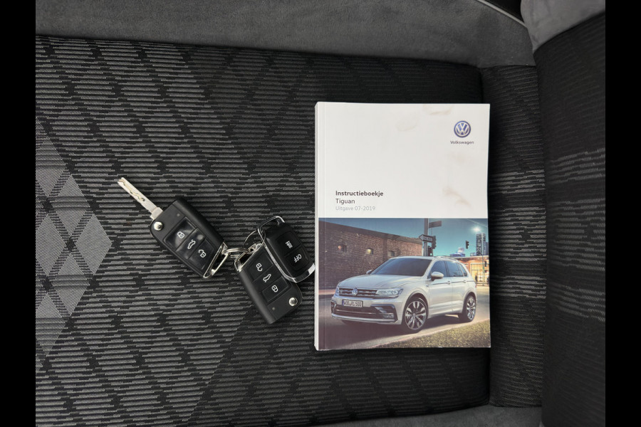 Volkswagen Tiguan 2.0 TDI 4Motion (INCL.BTW) Aut. *LEATHER-FABRIC | FLL-LED | DIGI-COCKPIT | ADAPTIVE-CRUISE | CAMERA | NAVI-FULLMAP | HEATED-SPORTSEATS | BLIND-SPOT | PRIVACY-GLASS | TOWBAR | 19''ALU*
