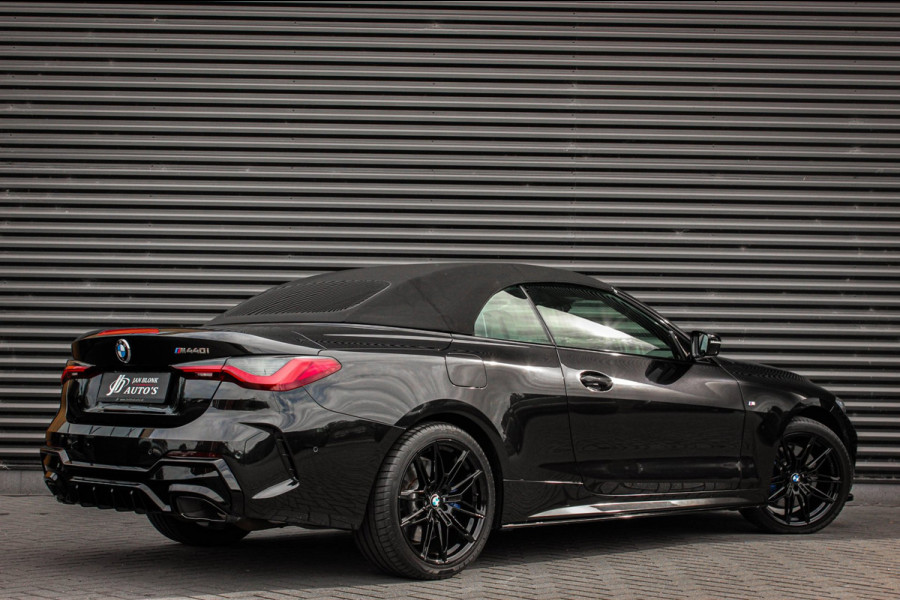BMW 4 Serie Cabrio M440i xDrive High Executive 374PK / STUURVERWARMING / FULL BLACK / 19'' WHEELS / FULL OPTIONS /M-SPORT/ HEAD-UP