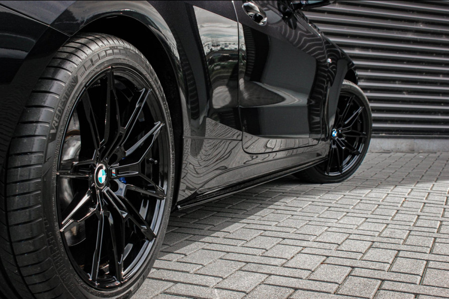 BMW 4 Serie Cabrio M440i xDrive High Executive 374PK / STUURVERWARMING / FULL BLACK / 19'' WHEELS / FULL OPTIONS /M-SPORT/ HEAD-UP