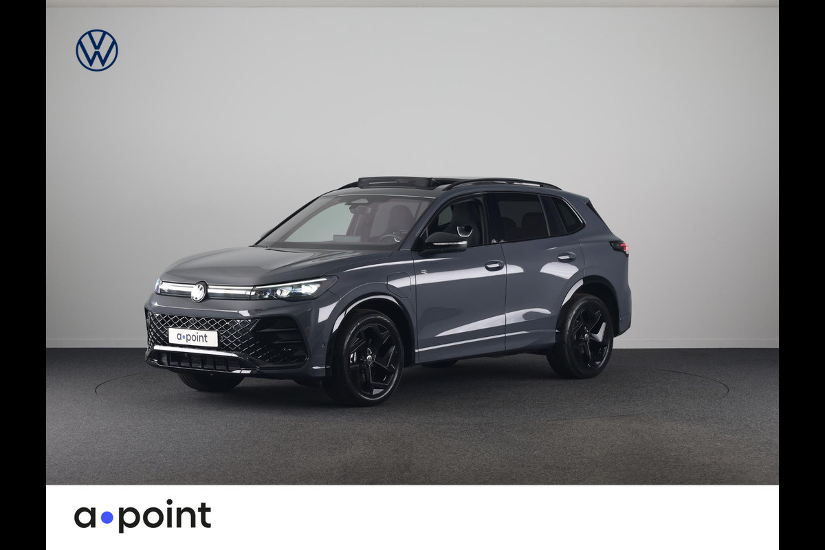 Volkswagen Tiguan 1.5 eHybrid R-Line Edition 204 pk Automaat (DSG) | Verlengde garantie | Navigatie | Panoramadak | Trekhaak (wegklapbaar) | Park assist | Rondomzicht camera | Head-up display | R-Line |