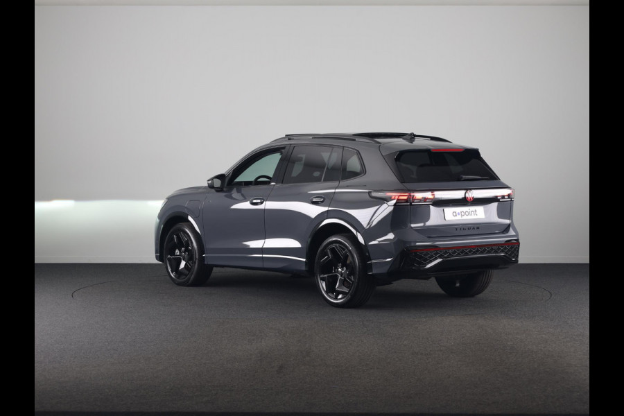 Volkswagen Tiguan 1.5 eHybrid R-Line Edition 204 pk Automaat (DSG) | Verlengde garantie | Navigatie | Panoramadak | Trekhaak (wegklapbaar) | Park assist | Rondomzicht camera | Head-up display | R-Line |