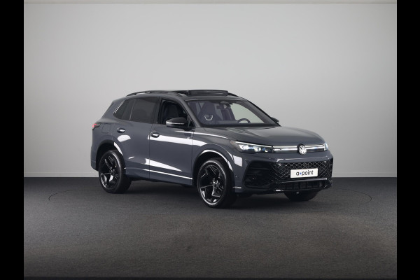 Volkswagen Tiguan 1.5 eHybrid R-Line Edition 204 pk Automaat (DSG) | Verlengde garantie | Navigatie | Panoramadak | Trekhaak (wegklapbaar) | Park assist | Rondomzicht camera | Head-up display | R-Line |