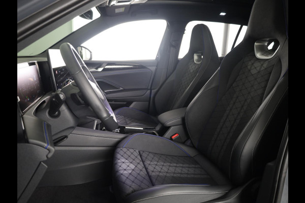 Volkswagen Tiguan 1.5 eHybrid R-Line Edition 204 pk Automaat (DSG) | Verlengde garantie | Navigatie | Panoramadak | Trekhaak (wegklapbaar) | Park assist | Rondomzicht camera | Head-up display | R-Line |