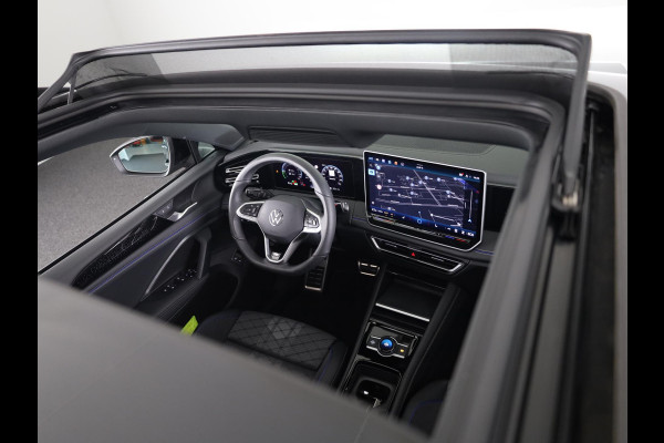Volkswagen Tiguan 1.5 eHybrid R-Line Edition 204 pk Automaat (DSG) | Verlengde garantie | Navigatie | Panoramadak | Trekhaak (wegklapbaar) | Park assist | Rondomzicht camera | Head-up display | R-Line |