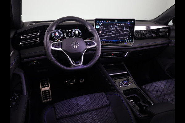 Volkswagen Tiguan 1.5 eHybrid R-Line Edition 204 pk Automaat (DSG) | Verlengde garantie | Navigatie | Panoramadak | Trekhaak (wegklapbaar) | Park assist | Rondomzicht camera | Head-up display | R-Line |