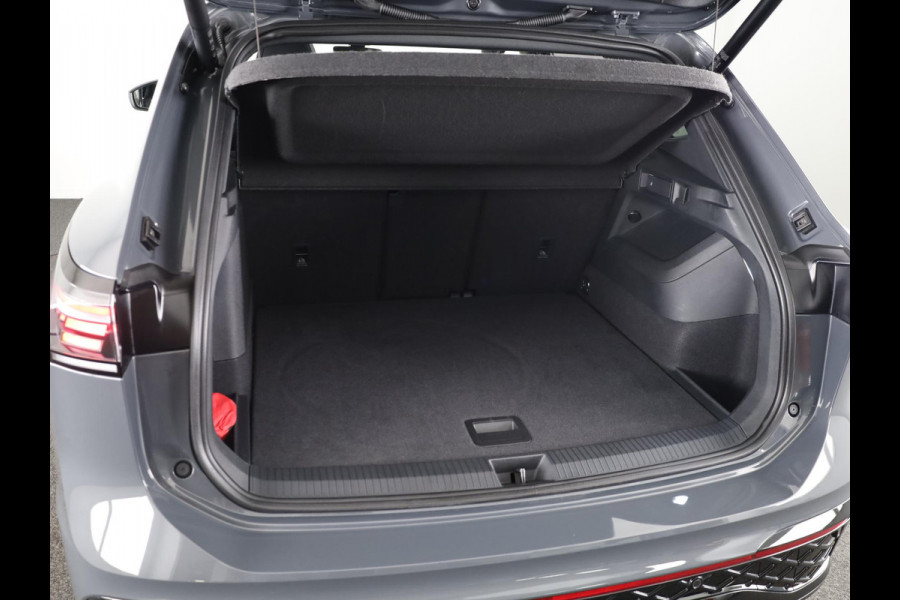 Volkswagen Tiguan 1.5 eHybrid R-Line Edition 204 pk Automaat (DSG) | Verlengde garantie | Navigatie | Panoramadak | Trekhaak (wegklapbaar) | Park assist | Rondomzicht camera | Head-up display | R-Line |