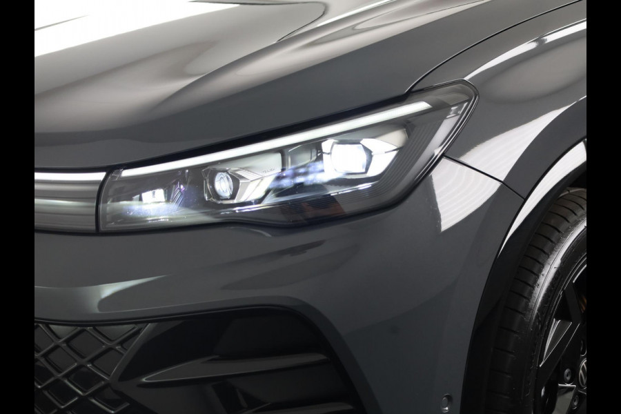 Volkswagen Tiguan 1.5 eHybrid R-Line Edition 204 pk Automaat (DSG) | Verlengde garantie | Navigatie | Panoramadak | Trekhaak (wegklapbaar) | Park assist | Rondomzicht camera | Head-up display | R-Line |
