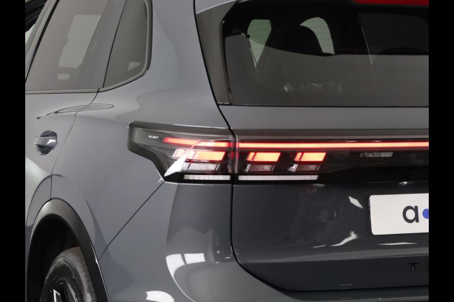Volkswagen Tiguan 1.5 eHybrid R-Line Edition 204 pk Automaat (DSG) | Verlengde garantie | Navigatie | Panoramadak | Trekhaak (wegklapbaar) | Park assist | Rondomzicht camera | Head-up display | R-Line |