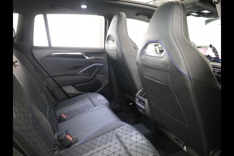 Volkswagen Tiguan 1.5 eHybrid R-Line Edition 204 pk Automaat (DSG) | Verlengde garantie | Navigatie | Panoramadak | Trekhaak (wegklapbaar) | Park assist | Rondomzicht camera | Head-up display | R-Line |