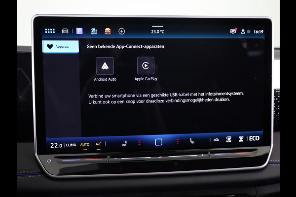 Volkswagen Tiguan 1.5 eHybrid R-Line Edition 204 pk Automaat (DSG) | Verlengde garantie | Navigatie | Panoramadak | Trekhaak (wegklapbaar) | Park assist | Rondomzicht camera | Head-up display | R-Line |