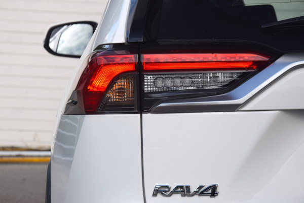Toyota RAV4 2.0 VVT-iE Business 2000 KG TREKGEWICHT!/APPLE CARPLAY/ADAPTIEVE CRUISE/LED KOPLAMPEN