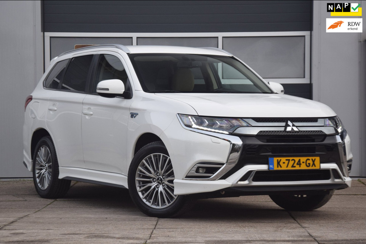 Mitsubishi Outlander 2.4 PHEV Pure+ SIDE SKIRTS/TREKHAAK/LEER